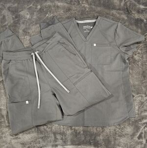Fabletics Scrubs Set